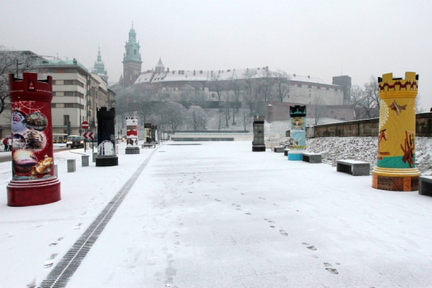 Kraków doczekał się pierwszych opadów śniegu. Miasto do...