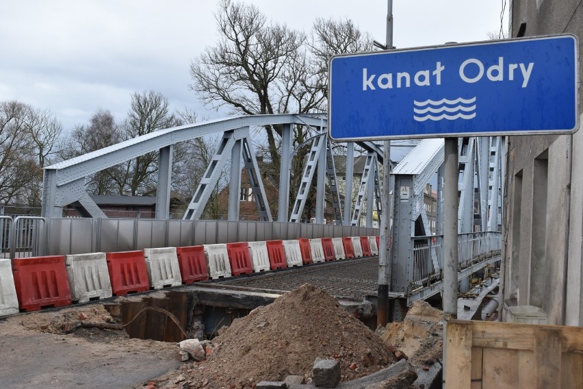 Remont mostu Elizy wciąż trwa