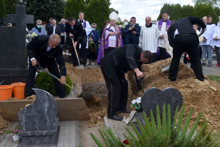 Ksiądz Stanisław Bryjak został pożegnany w Dziekanowicach