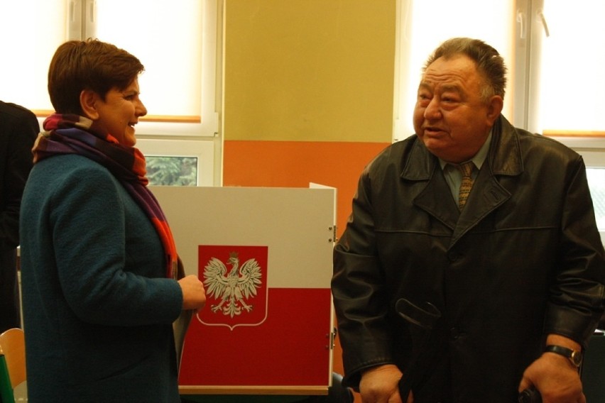 Wybory parlamentarne 2015. Beata Szydło głosowała w Przecieszynie [WIDEO, ZDJĘCIA]