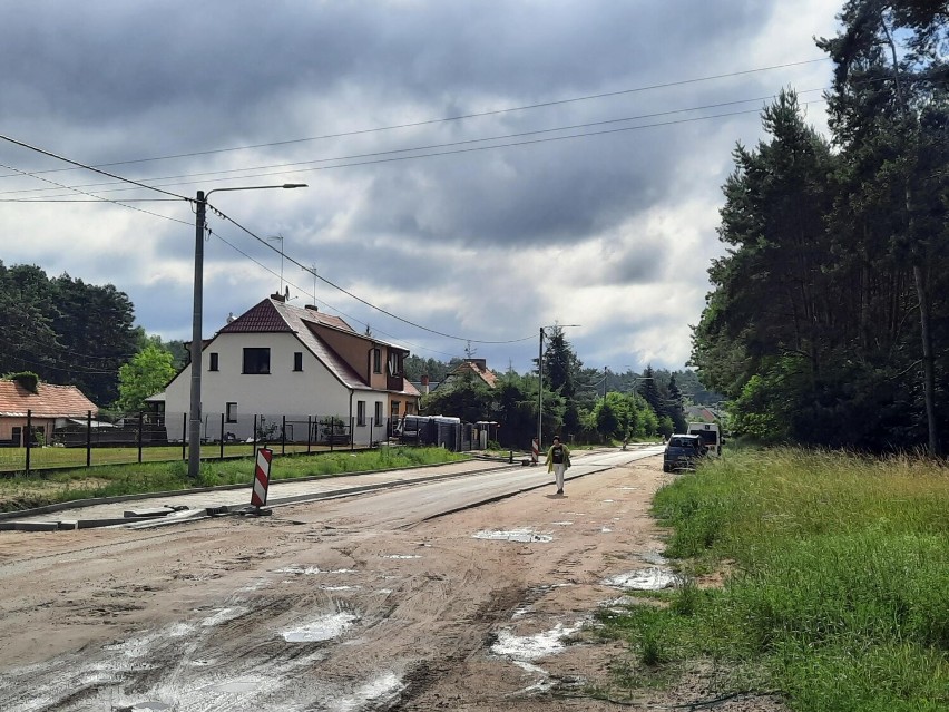 Tak remontowana ulica Antoniewska w Skokach, która wchodzi w...