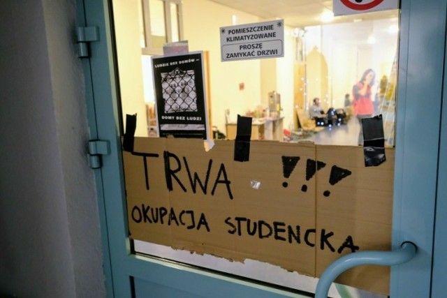 8 grudnia rozpoczął się strajk okupacyjny. Na UAM dwugłos - nauczyciele akademiccy popierają strajk i renowację Jowity, Samorząd Studentów - nie.