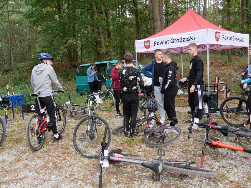 III Mistrzostwa Zespołu Szkół Technicznych nauczycieli i uczniów w MTB za nami