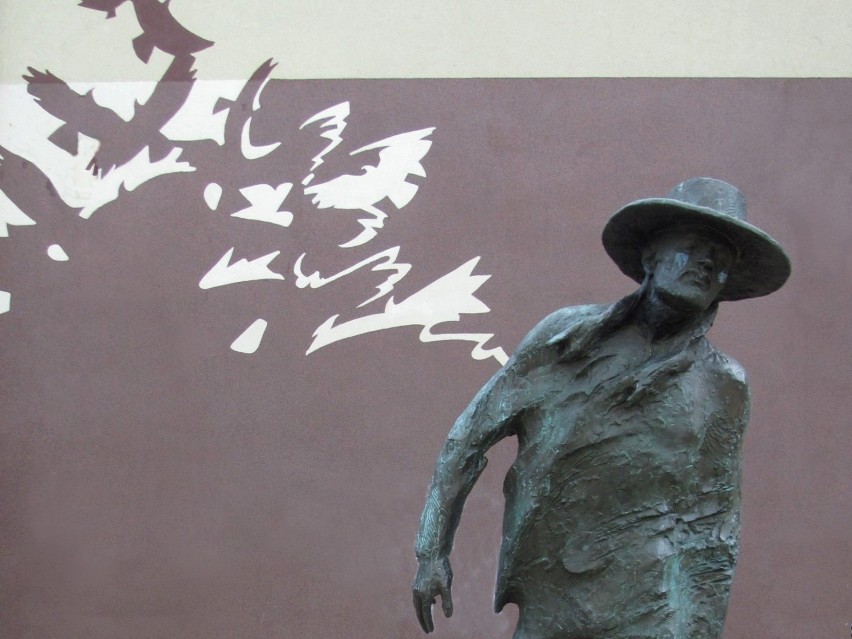 Rysiek Riedel - rzeźba przy alei Niepodległości w Tychach...