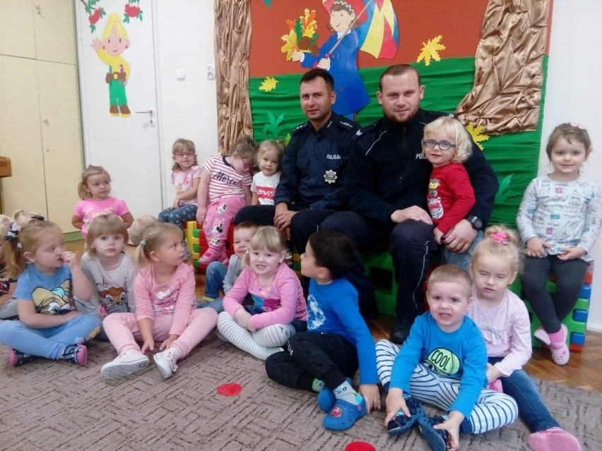 Policjanci odwiedzili przedszkolaków z Aleksandrowa Kujawskiego [zdjęcia]