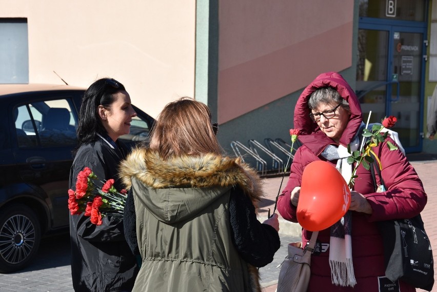 Dzień Kobiet w Częstochowie. Akcja "Z Kobietą NIE Wygrasz!"