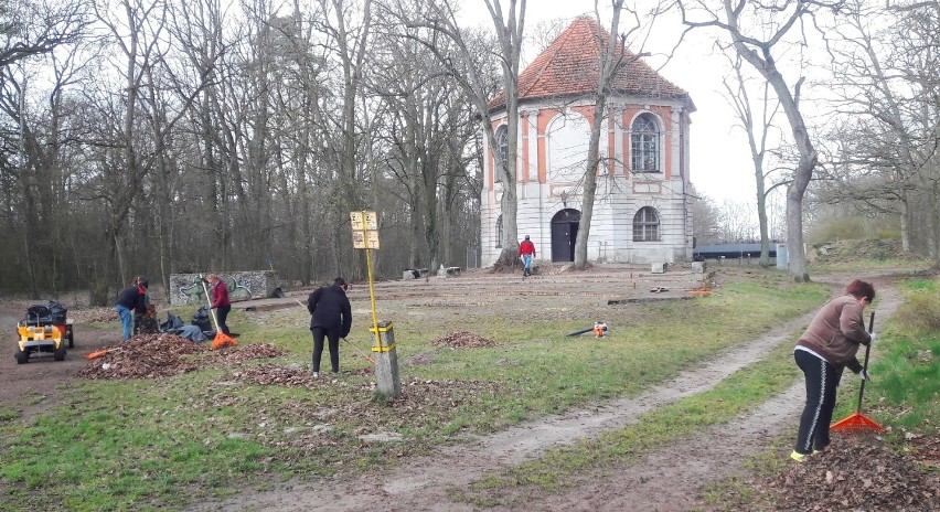 Kolejne porządki przy zamku w Rydzynie