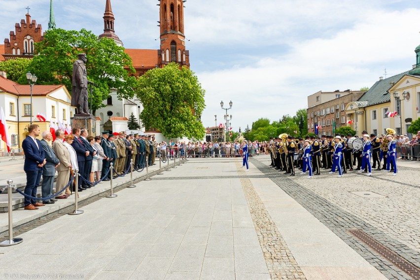 Dzień Flagi Państwowej Rzeczypospolitej Polskiej to młode...