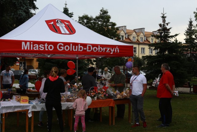 Na Placu Tysiąclecia w Golubiu-Dobrzyniu została przeprowadzona zbiórka dla Szymona Zygmunta, który dwa miesiące temu uległ wypadkowi