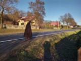 Brat Hiacynt z klasztoru w Warcie roznosi ponad 2000 opłatków ZDJĘCIA