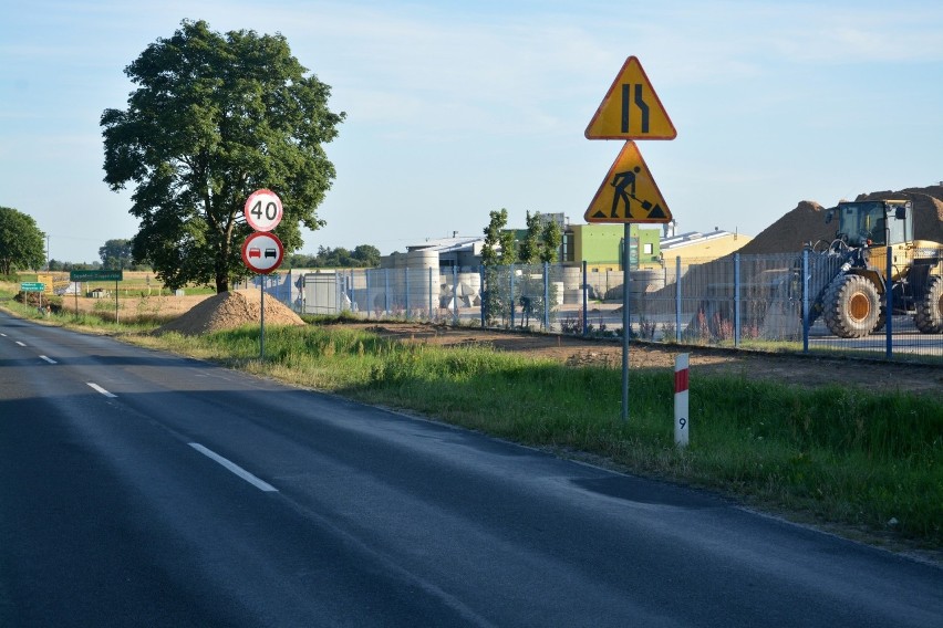 W Sępólnie ruszyła budowa ścieżki pieszo-rowerowej przy DW...