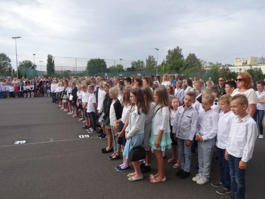 Rozpoczęcie roku szkolnego w Szkole Podstawowej numer 4 w Wągrowcu 
