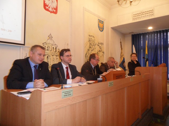 Trwa sesja Rady Miasta Mysłowice. Radni debatują nad wprowadzeniem ulg śmieciowych dla rodzin wieloosobowych.