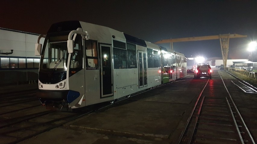 Pierwszy tramwaj dwukierunkowy przyjechał do Szczecina. Zobacz zdjęcia - 14.12.2020