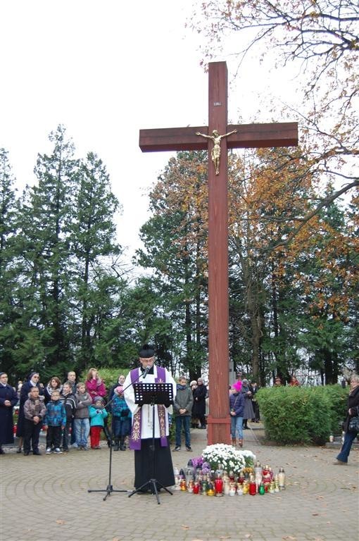 Uroczystości Wszystkich Świętych na kartuskim cmentarzu 2013