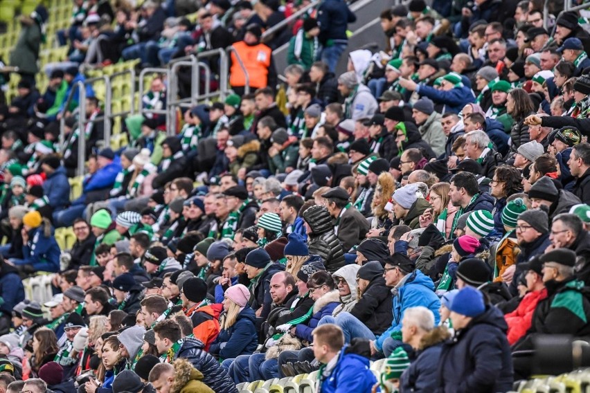 Kibice wracają na stadion w Gdańsku! Ponad dziewięć tysięcy widzów może przyjść na mecz Lechii Gdańsk z Piastem Gliwice. Jakie nowe zasady?