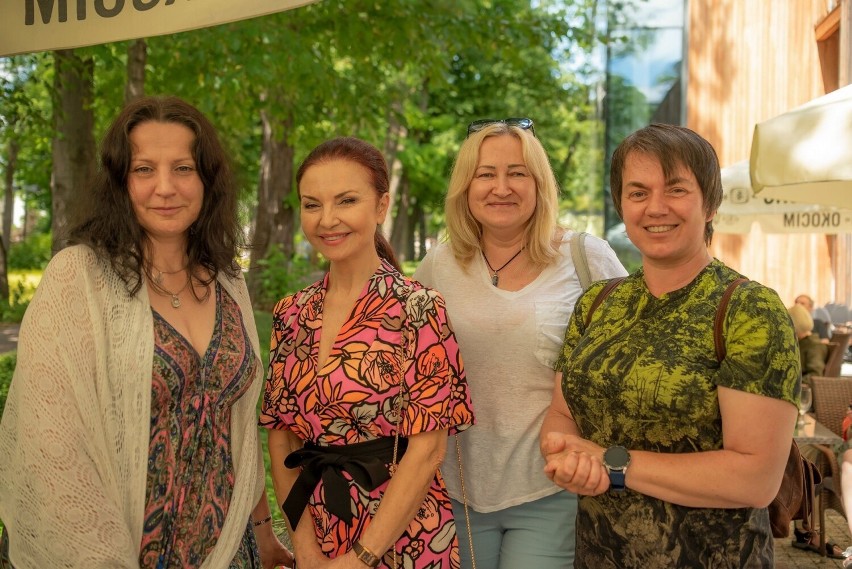 Grażyna Brodzińska (druga z lewej) po spotkaniu w hotelu...