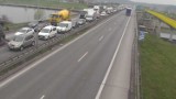 Zderzenie trzech samochodów na obwodnicy Krakowa. Utworzył się wielki korek