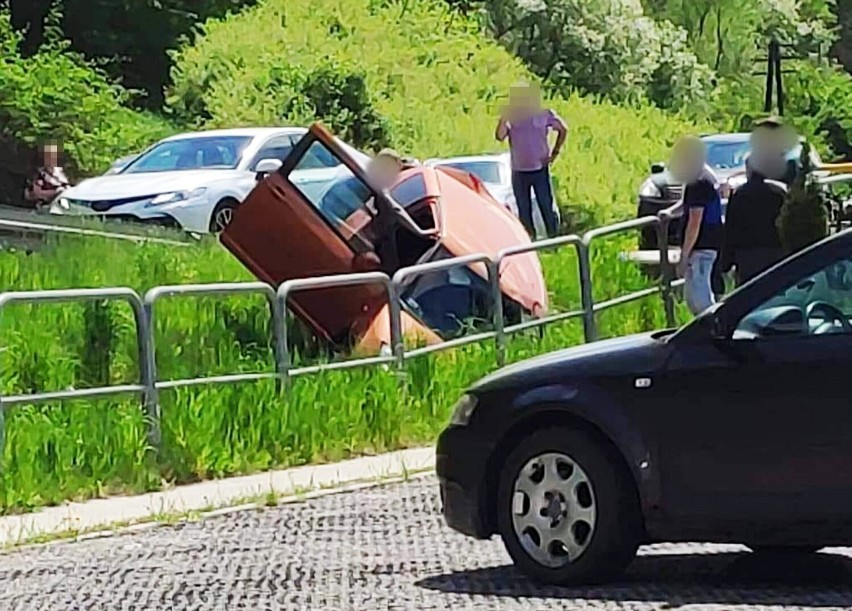 Trzy osoby w szpitalu. Znów groźny wypadek na drodze krajowej nr 28 w Mszanie Dolnej