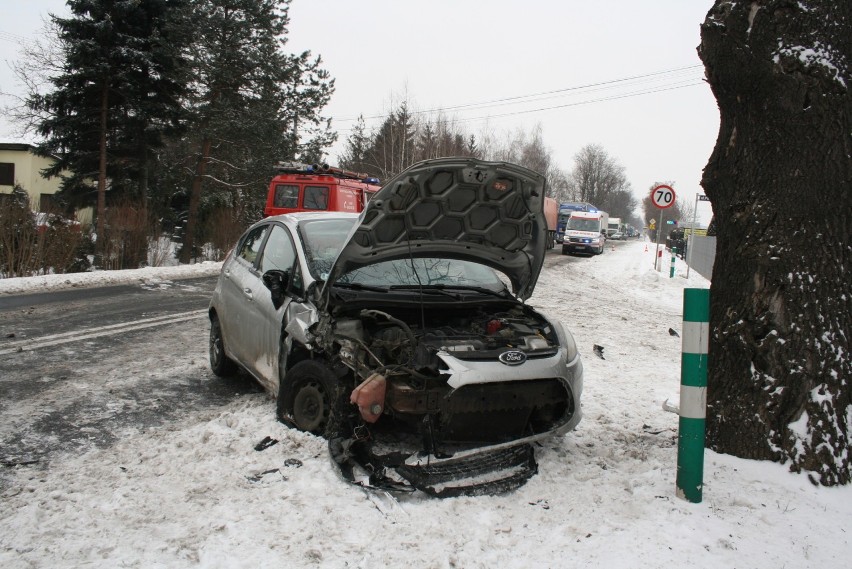 Wypadek w Łękach, pow. oświęcimski, na DW 948. 11 lutego...