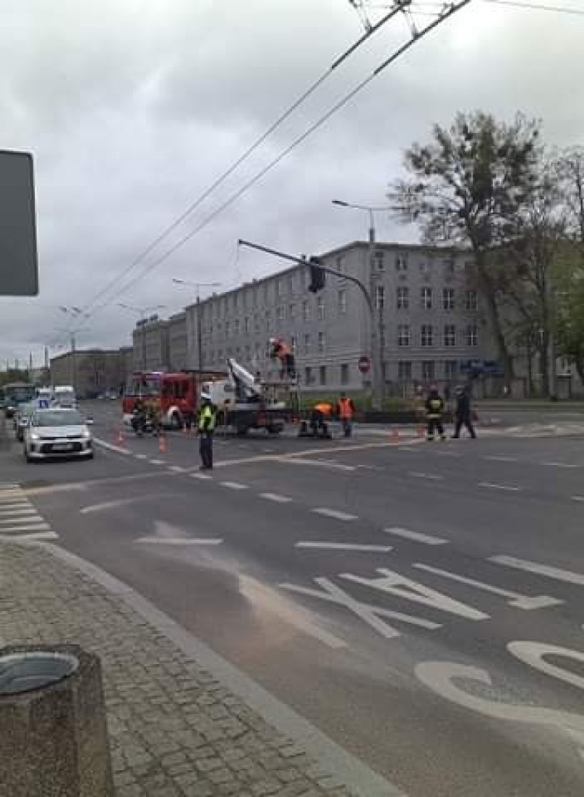 Wypadek w Gdyni na ulicy Morskiej. Samochód ciężarowy zderzył się z karetką pogotowia