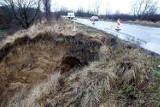 Autostrada Poznańska częściowo zablokowana. Osunęła się ziemia