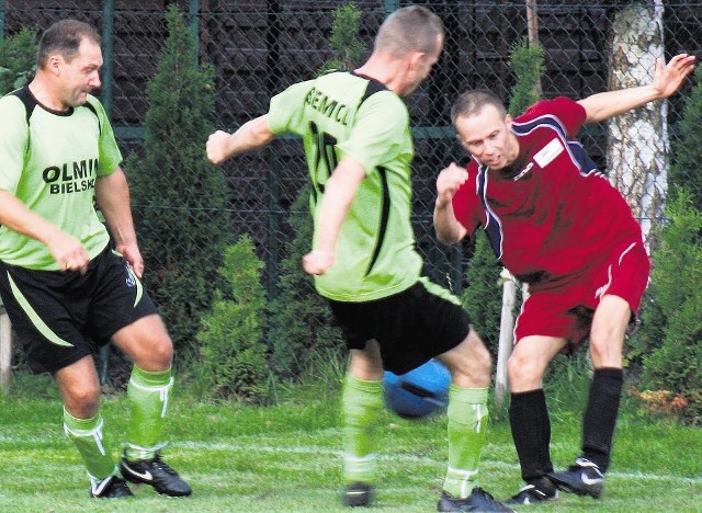 Wojciech Mochalski (z prawej) zdobył dla Bielska honorową bramkę