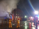 Pożar urządzenia w zakładzie w Końskich. Było dużo dymu i poważne zagrożenie dla budynków