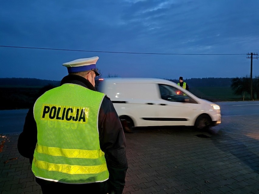 Policjanci w Tucholi podczas akcji "Trzeźwy poranek"