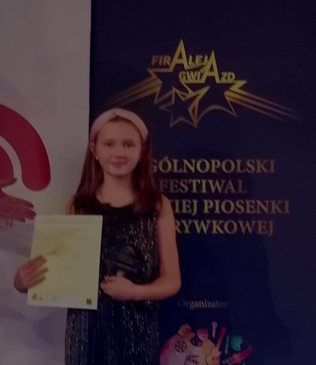 Alicja Leśniewska ma dopiero 10 lat, a na swoim koncie wiele wokalnych sukcesów.