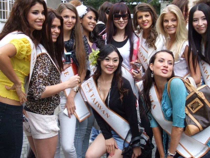 Kandydatki na Miss Świata w Wadowicach i Stryszowie (2010...