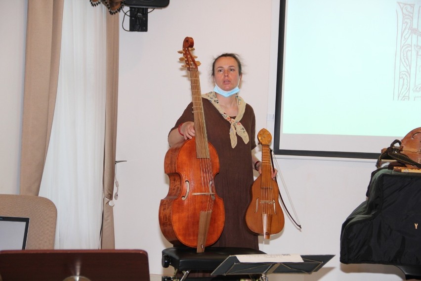 W Państwowej Szkole Muzycznej I stopnia w Brzezinach odbyło się spotkanie z niecodziennymi instrumentami