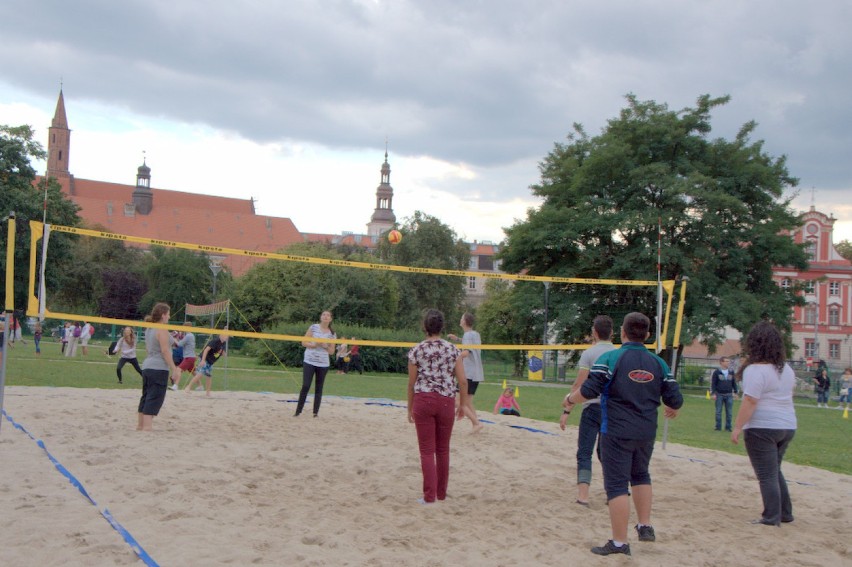 Wrocław: Badminton, wspinaczka i turlanie w dmuchanych kulach (ZDJĘCIA)