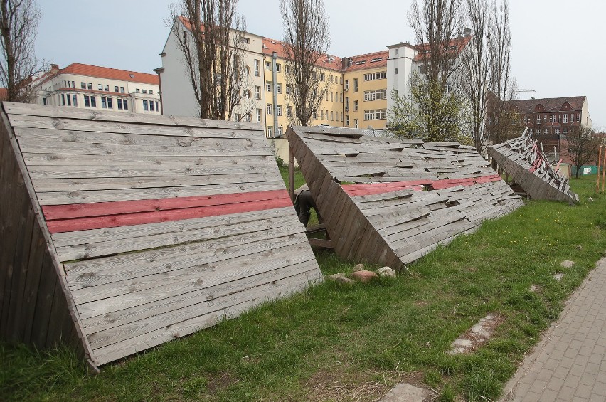 Co będzie z drewnianą instalacją artystyczną przy Trasie Zamkowej? 