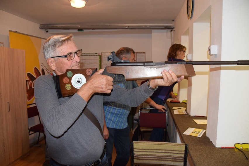 Seniorzy rywalizowali na strzelnicy i basenie