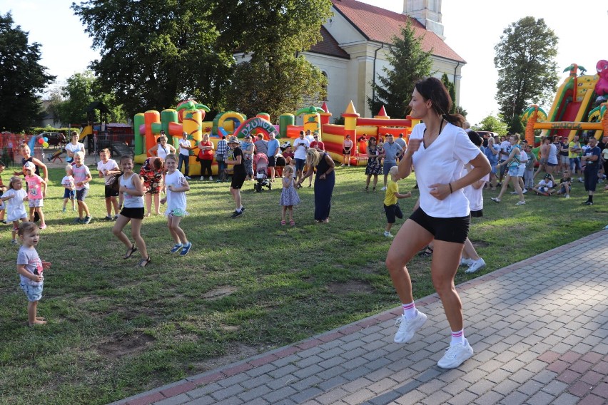 Tańce zumba poprowadziła Agnieszka Matusiak, znana...