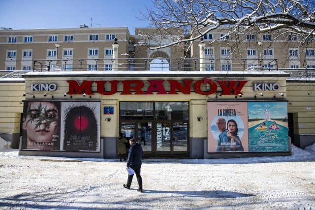 "Na rauszu" opowiada historię grupy przyjaciół, nauczycieli szkoły średniej, zainspirowanych teorią, że skromna dawka alkoholu pozwala otworzyć się na świat i lepiej w nim funkcjonować. Nie przewidują jednak skutków, jakie pociągnie za sobą długotrwałe utrzymywanie stałego poziomu promili we krwi – przez cały dzień, również w pracy...