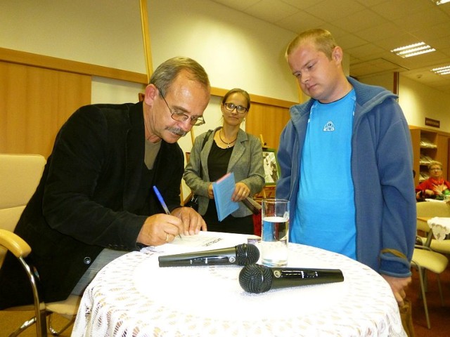 W barcińskiej bibliotece gościł Wojciech Jagielski, znany pisarz i dziennikarz.