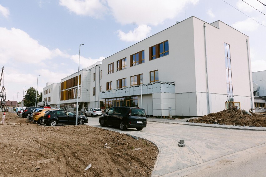 Nowa szkoła na osiedlu Drabinianka. Zapowiada się imponująco. Jak idą postępy w budowie? [ZDJĘCIA]