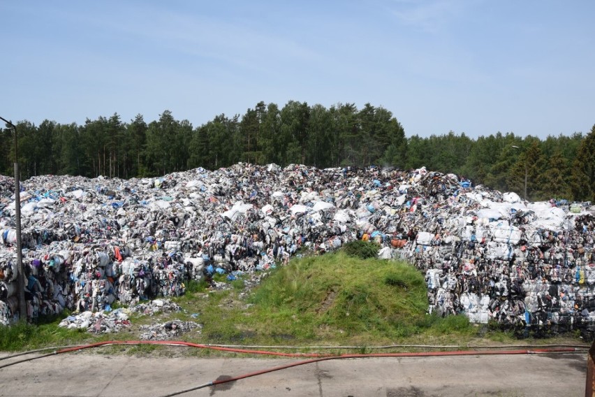 Koszty wywiezienia tekstyliów w Kamieńca to ponad 21,5 mln zł. Firma z Częstochowy oszacowała koszty wywozu odpadów