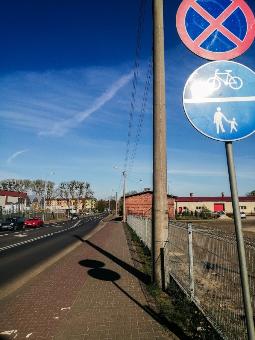 Ścieżka rowerowa ciągnie się aż do ulicy Spółdzielczej. Na...