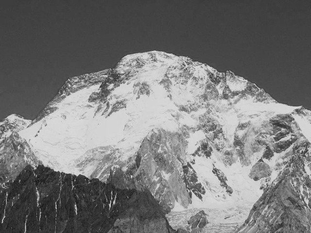 Broad Peak jest dwunastą pod względem wysokości g&oacute;rą na świecie (8051 m n.p.m.) zlokalizowaną na granicy Chin i Pakistanu.