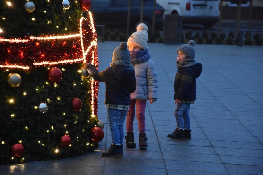 Dzieci były zachwycone świąteczną atmosferą panującą w...