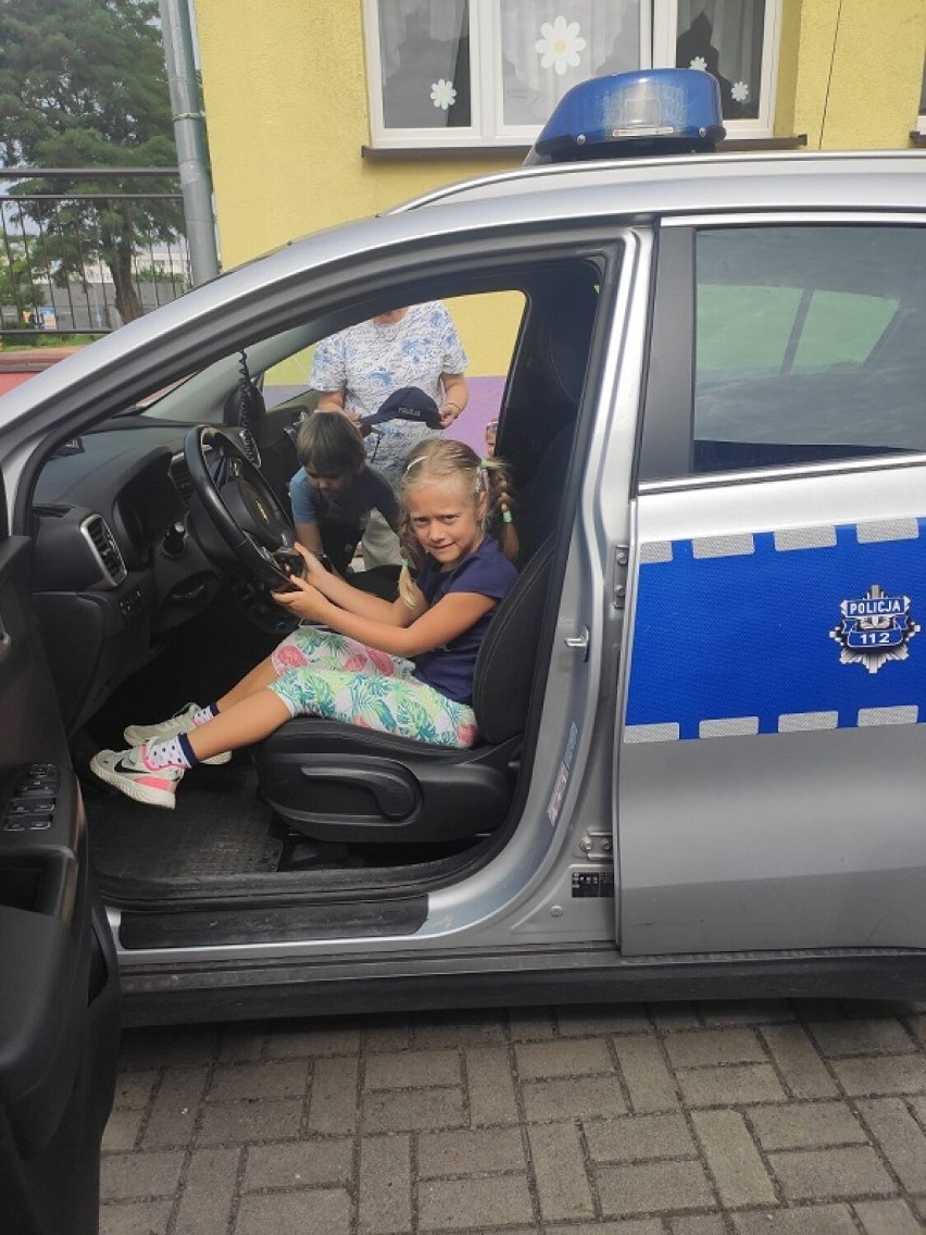 Oleśnica. Funkcjonariusze policji z wizytą u maluchów z Przedszkola nr 3 w Oleśnicy (ZDJĘCIA)