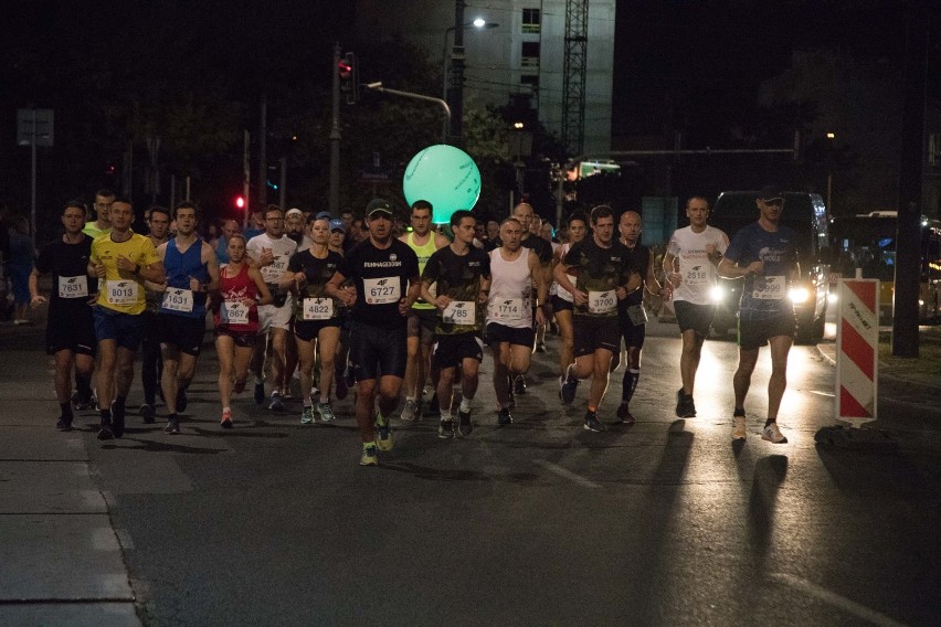 4F Półmaraton Praski 2018. Nocna rywalizacja na prawym...