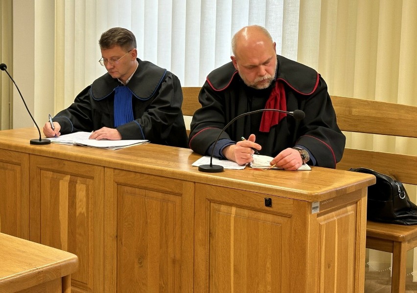 Sąd umorzył karę byłej burmistrz Przeworska, pozostałym trzem oskarżonym złagodził kary, były emocje i łzy [ZDJĘCIA, WIDEO]