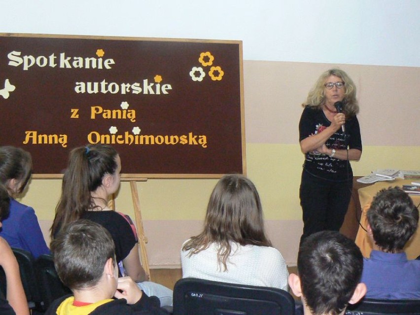 Spotkanie autorskie z Anną Onichimowską w Gimnazjum nr 2