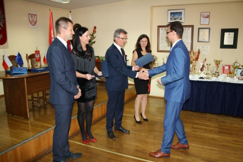 Nagrody od starosty otrzymali pedagodzy ze szkół w Chełmnie:...