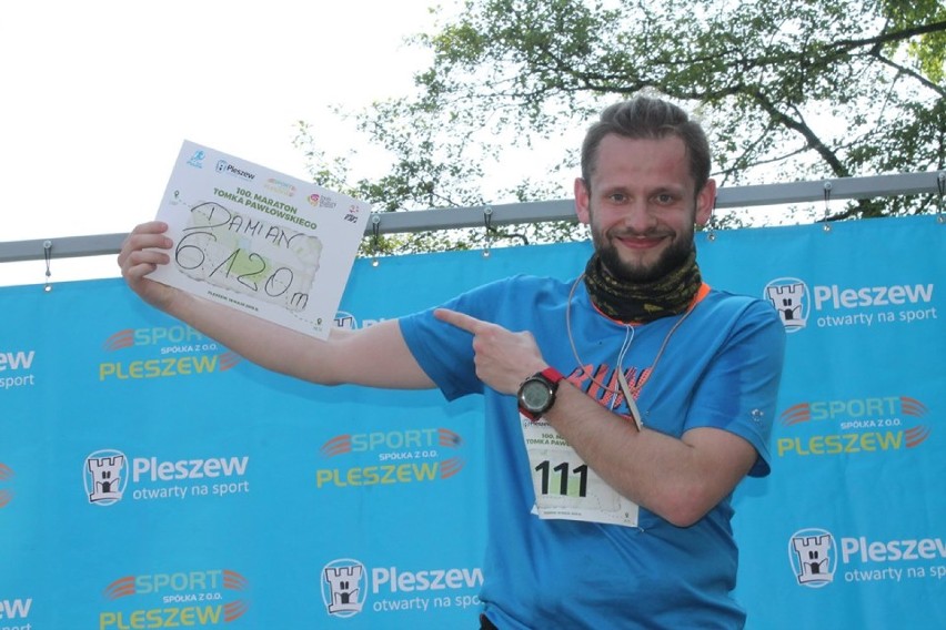 Podczas 100. Maratonu Tomka Pawłowskiego biegacze pokonali blisko 2,5 tysiąca kilometrów. Sprawdź, kto pokonał jaki dystans!