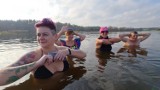 Morsy z Radomska rozpoczęły sezon niedzielnych kąpieli w Zakrzówku Szlacheckim. Zobacz ZDJĘCIA
